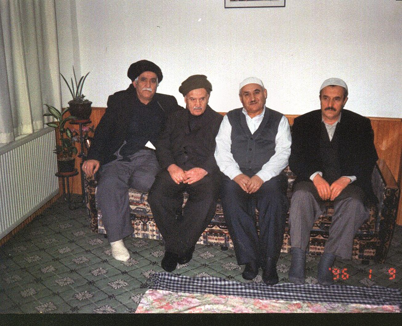 Talebelerden bir grup fotoğrafı